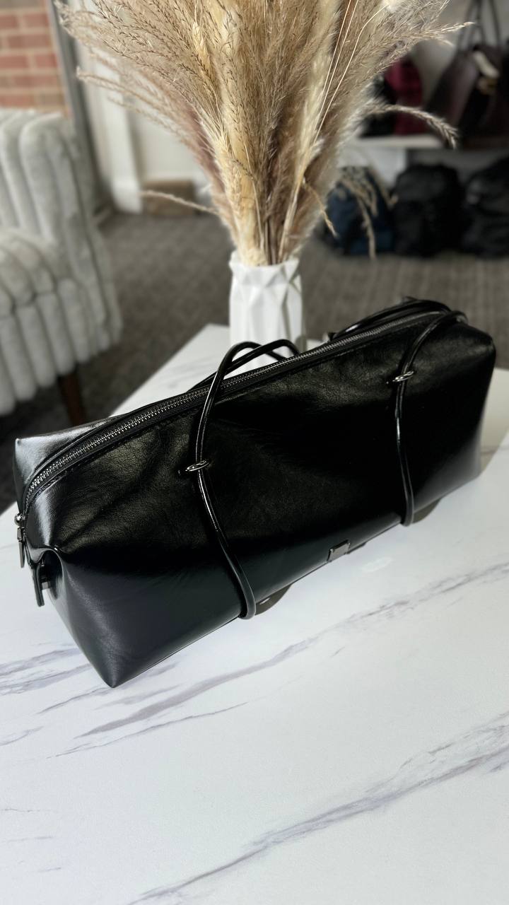 Noir Elegance Bag – The Perfect Blend of Style and Sophistication