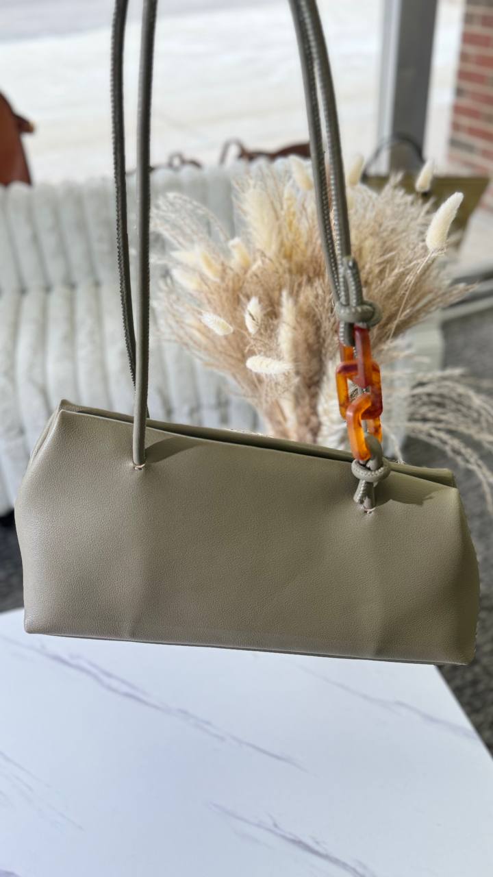 The Avant Tote – Bold Minimalism with a Contemporary Edge