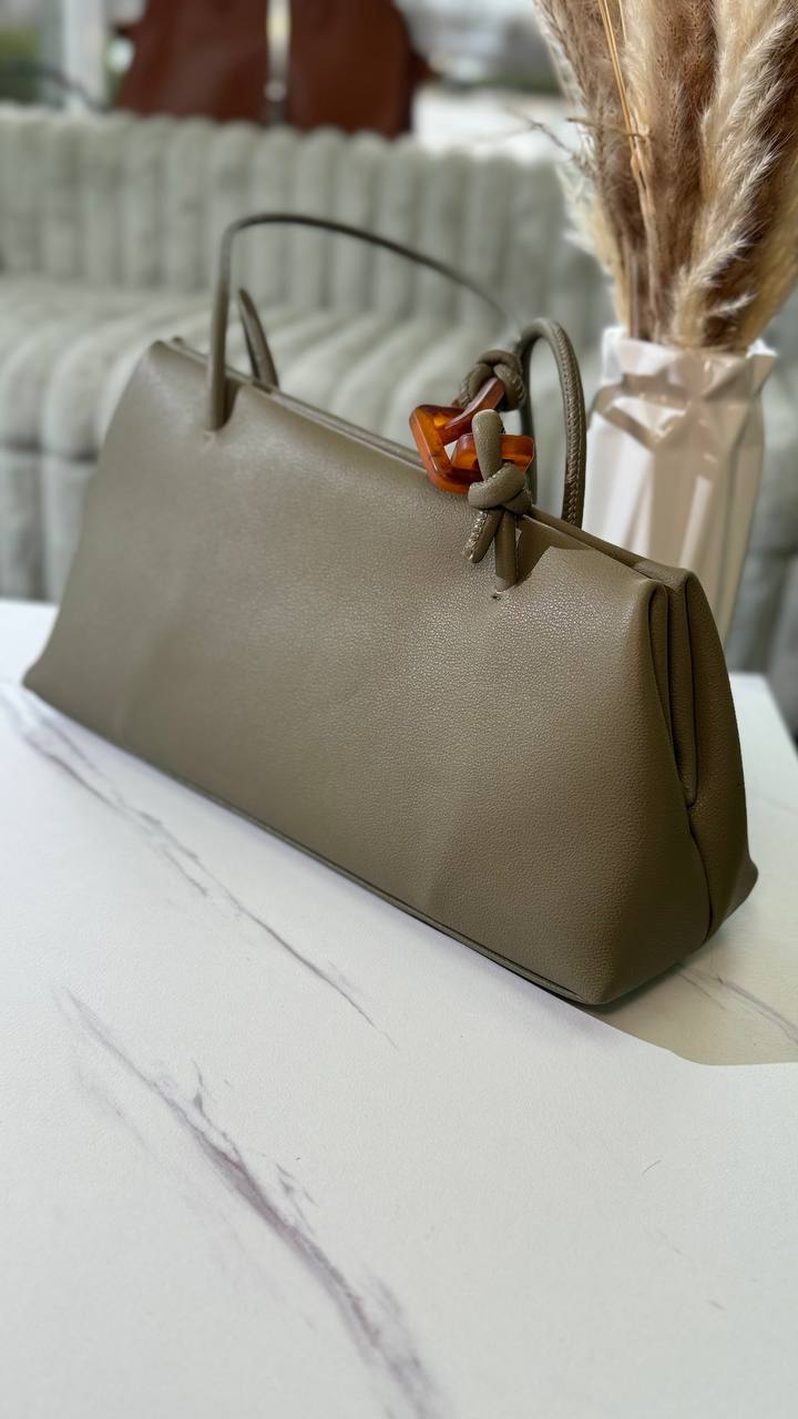 The Avant Tote – Bold Minimalism with a Contemporary Edge