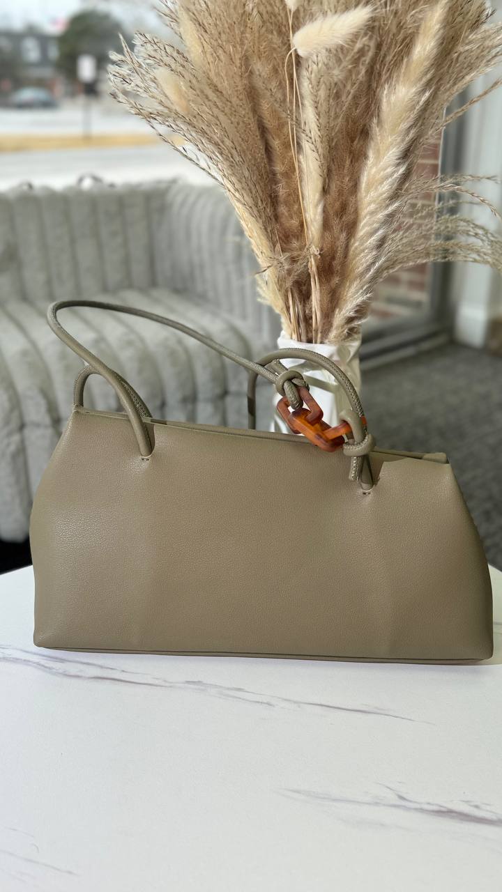 The Avant Tote – Bold Minimalism with a Contemporary Edge