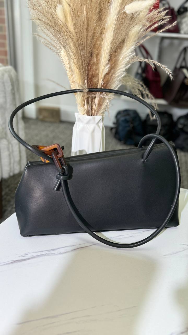 The Avant Tote – Bold Minimalism with a Contemporary Edge
