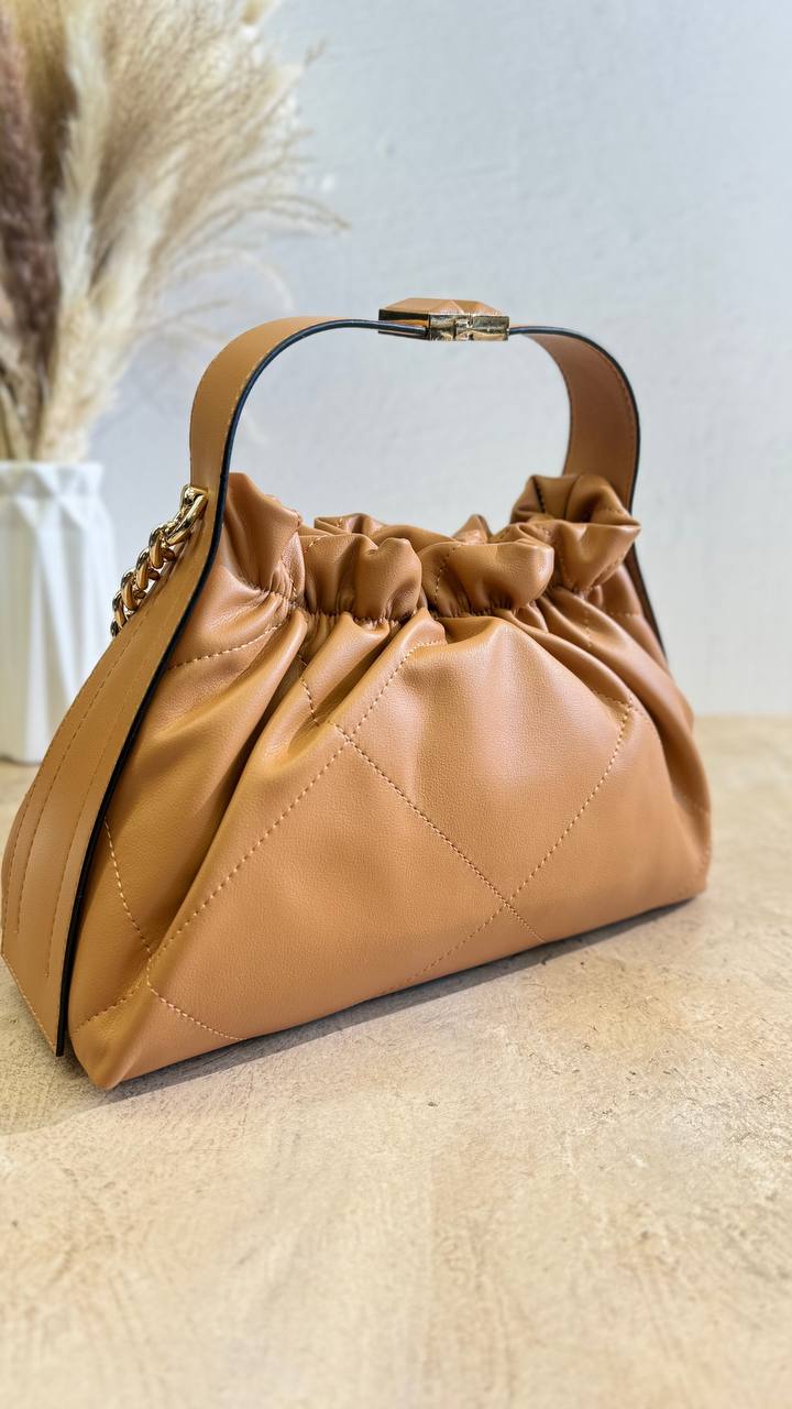 Luxe Élégance – The Icon of Style in a Leather Interpretation