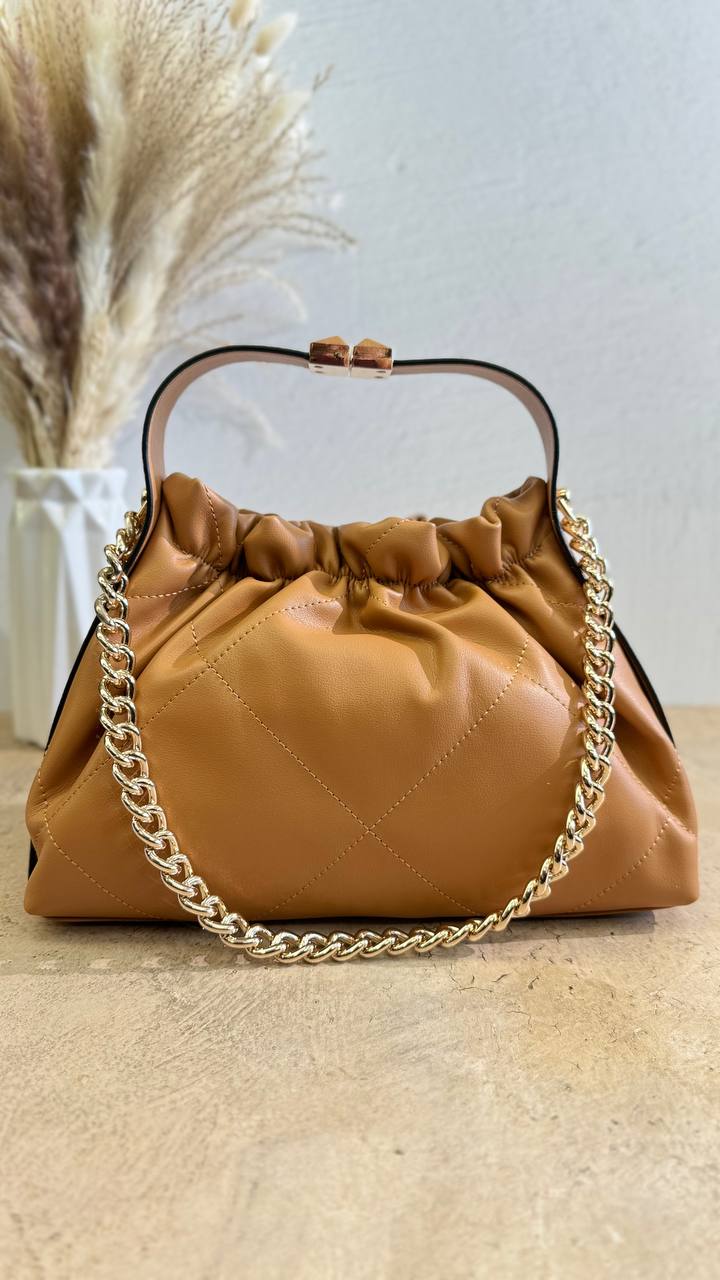 Luxe Élégance – The Icon of Style in a Leather Interpretation