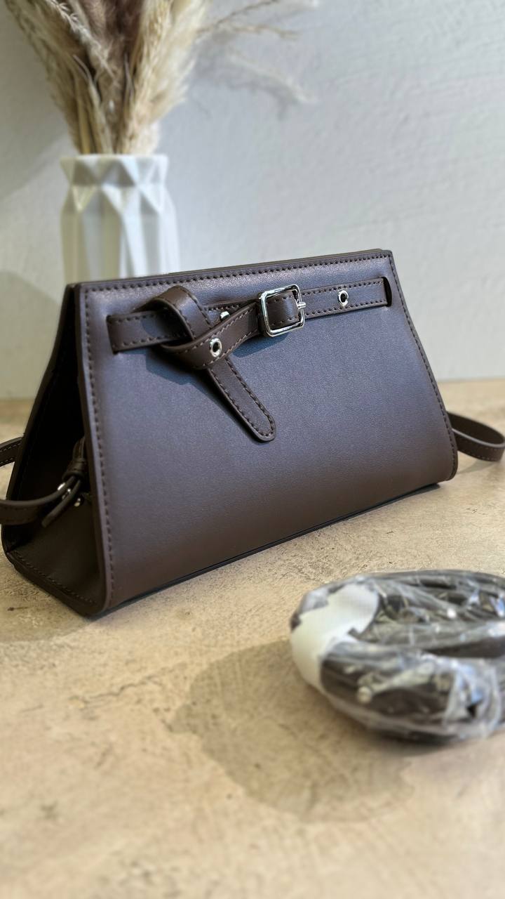 Elegance Petite – The Ultimate Mini Leather Handbag