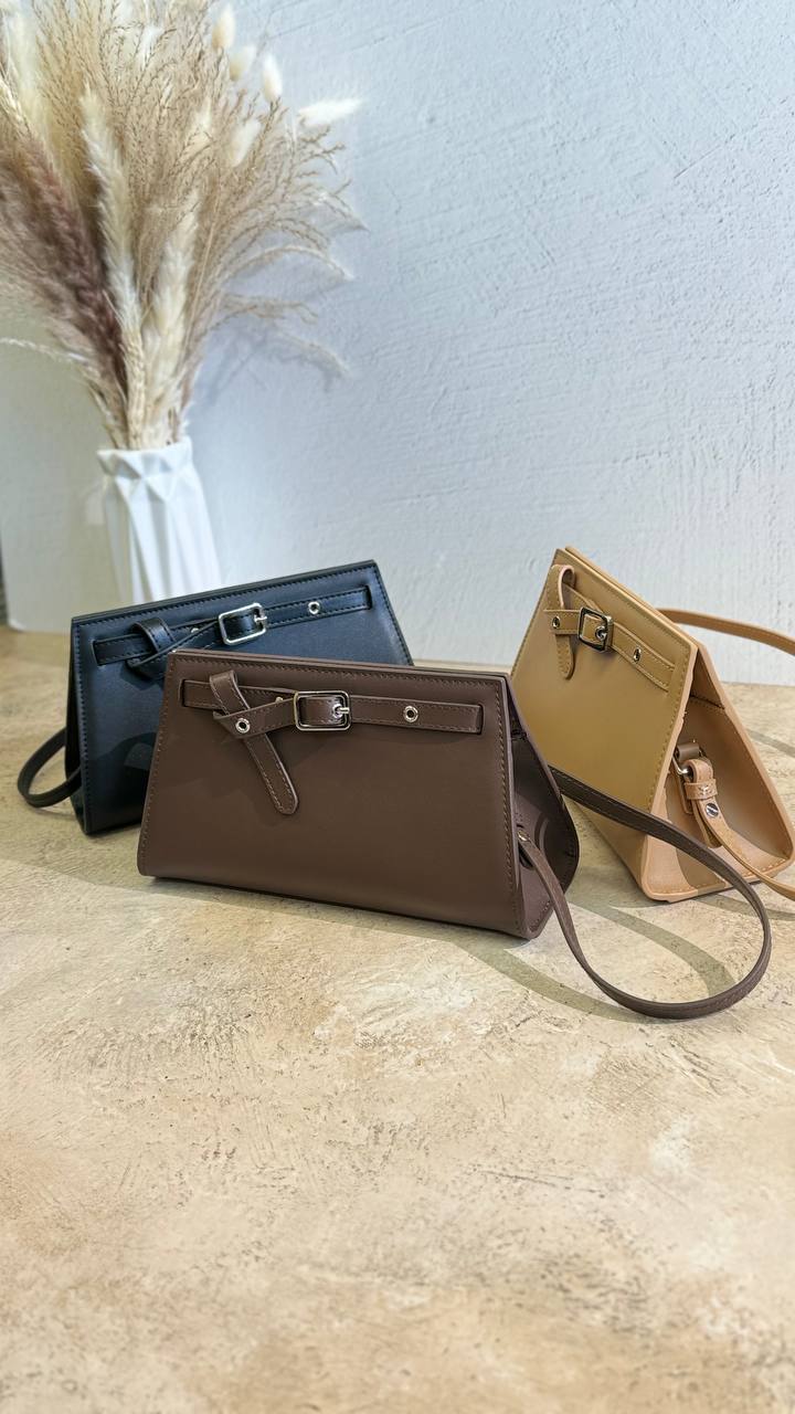 Elegance Petite – The Ultimate Mini Leather Handbag