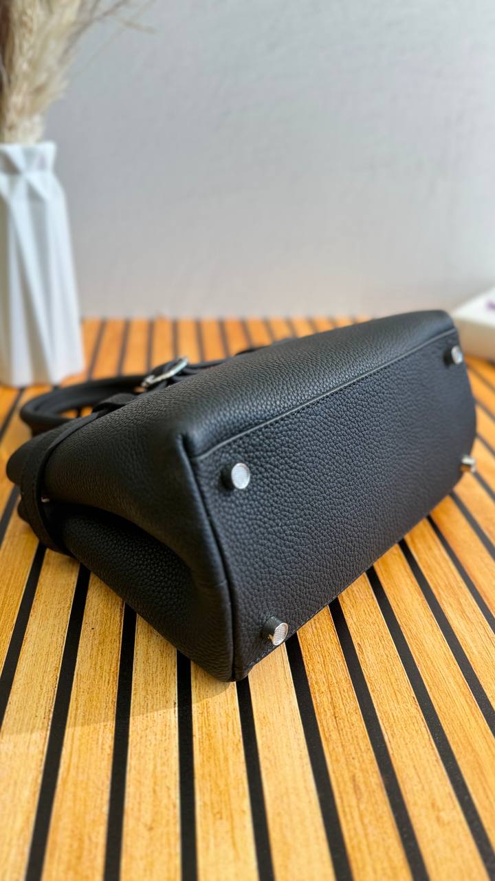 Luxe Majestique – The Ultimate Leather Handbag with Elegance & Functionality