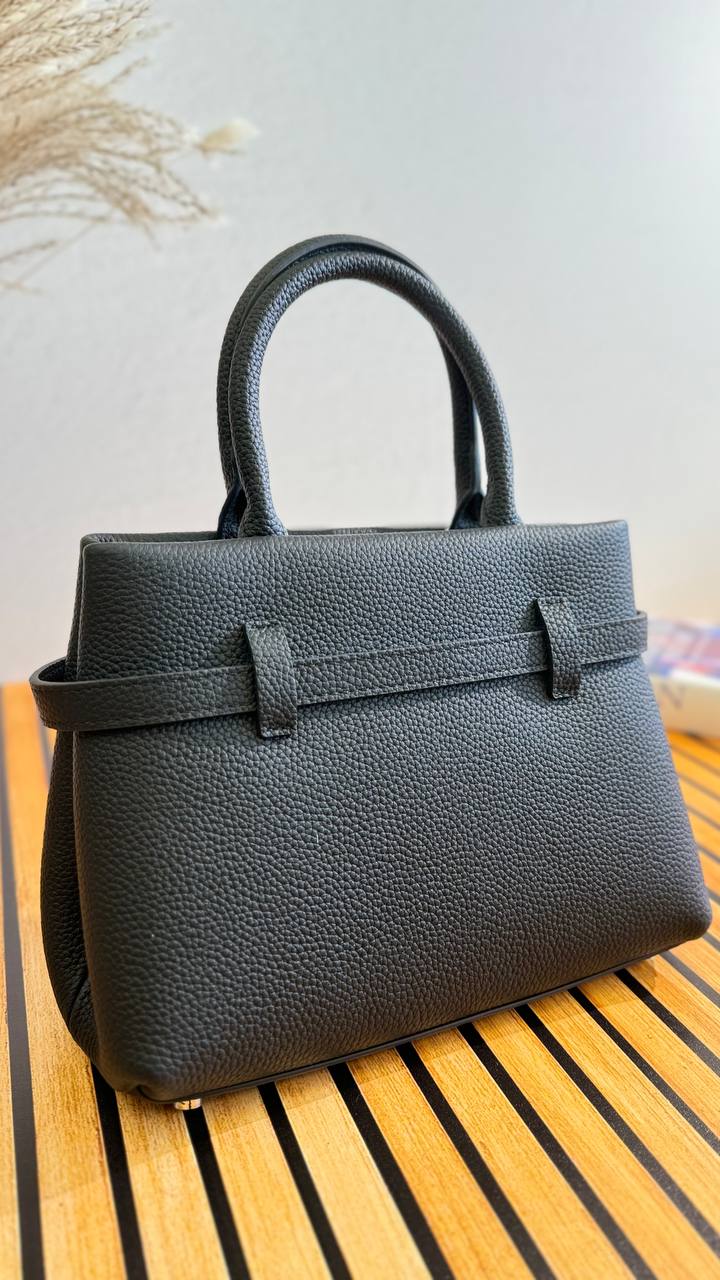 Luxe Majestique – The Ultimate Leather Handbag with Elegance & Functionality