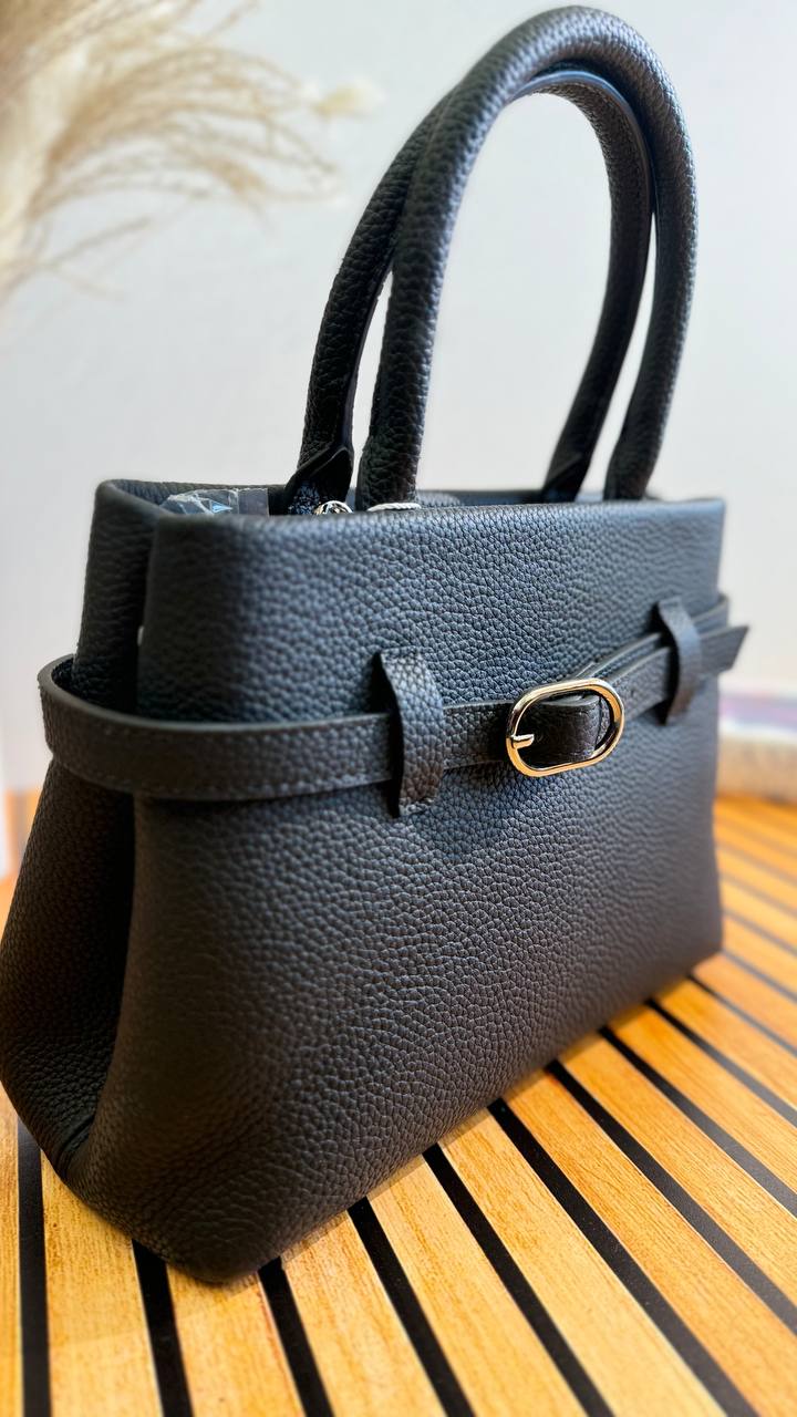 Luxe Majestique – The Ultimate Leather Handbag with Elegance & Functionality