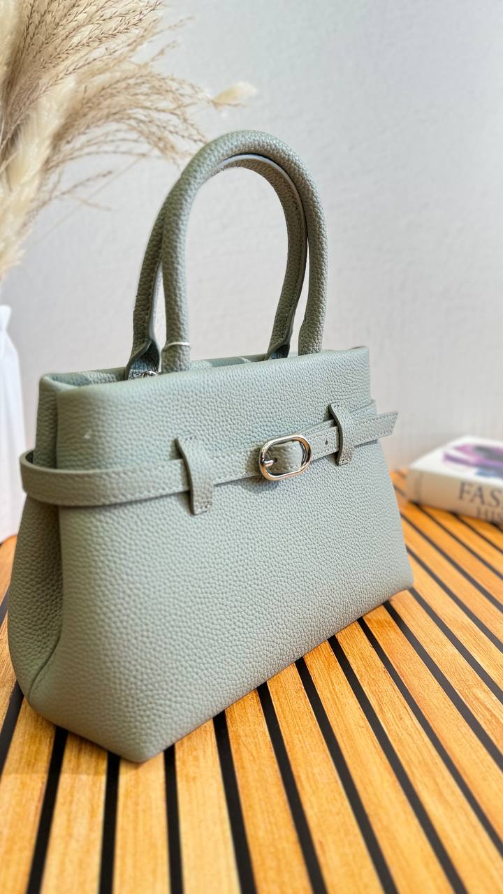 Luxe Majestique – The Ultimate Leather Handbag with Elegance & Functionality