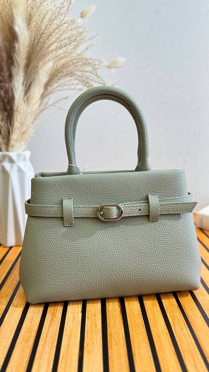 Luxe Majestique – The Ultimate Leather Handbag with Elegance & Functionality