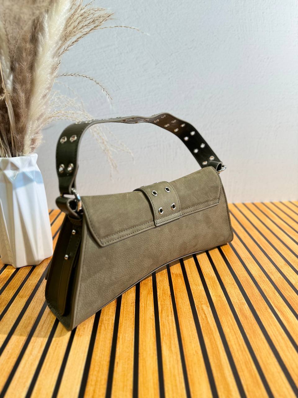 REBELLE Bag – Bold Elegance in Every Detail