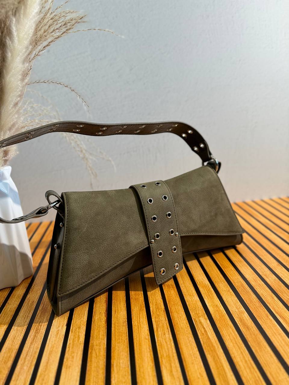 REBELLE Bag – Bold Elegance in Every Detail
