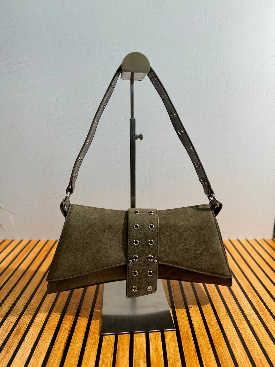 REBELLE Bag – Bold Elegance in Every Detail