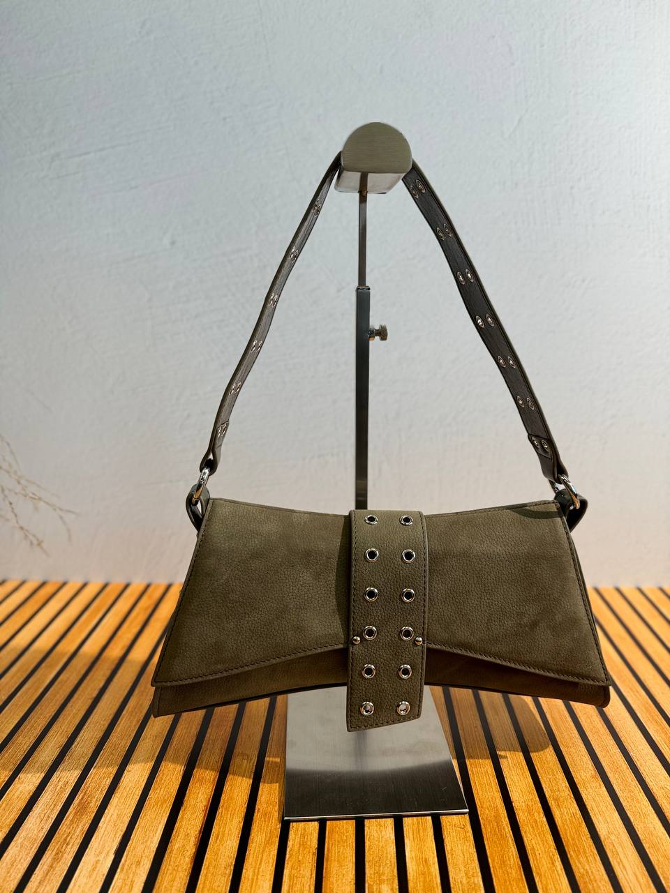 REBELLE Bag – Bold Elegance in Every Detail