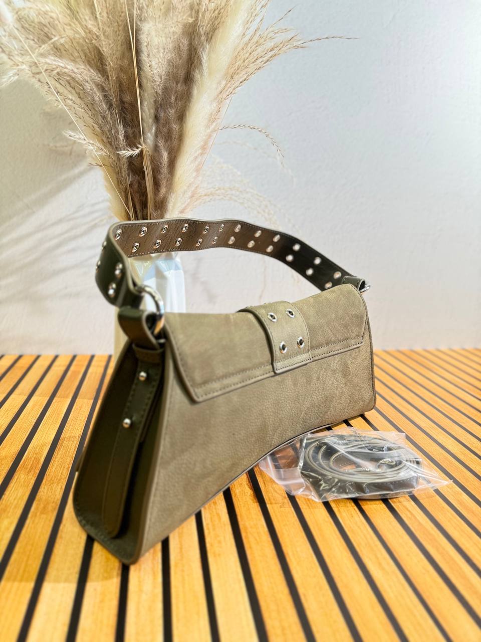 REBELLE Bag – Bold Elegance in Every Detail