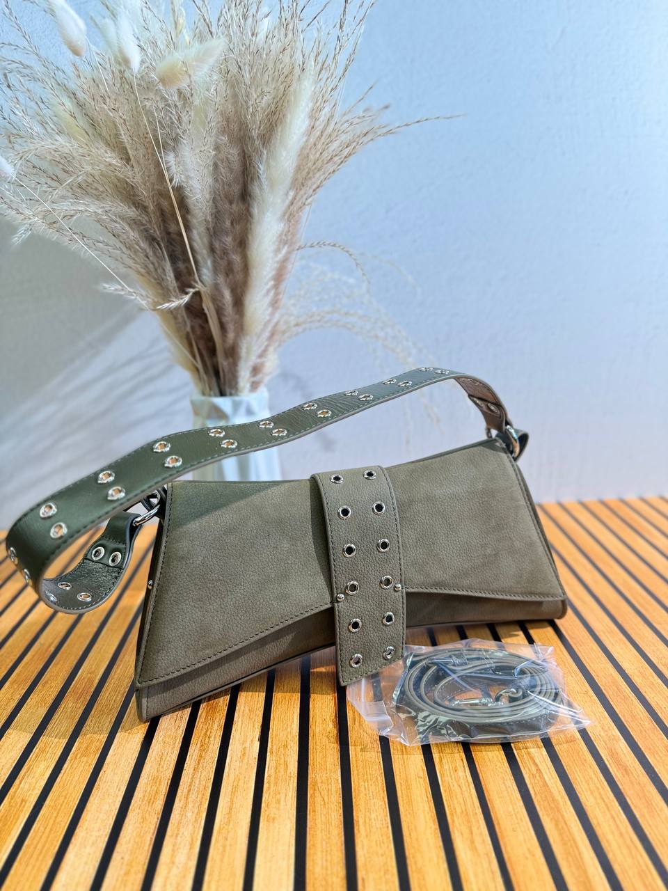 REBELLE Bag – Bold Elegance in Every Detail