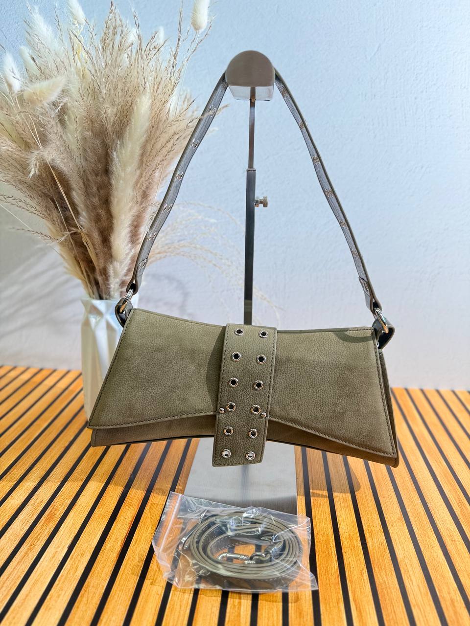 REBELLE Bag – Bold Elegance in Every Detail