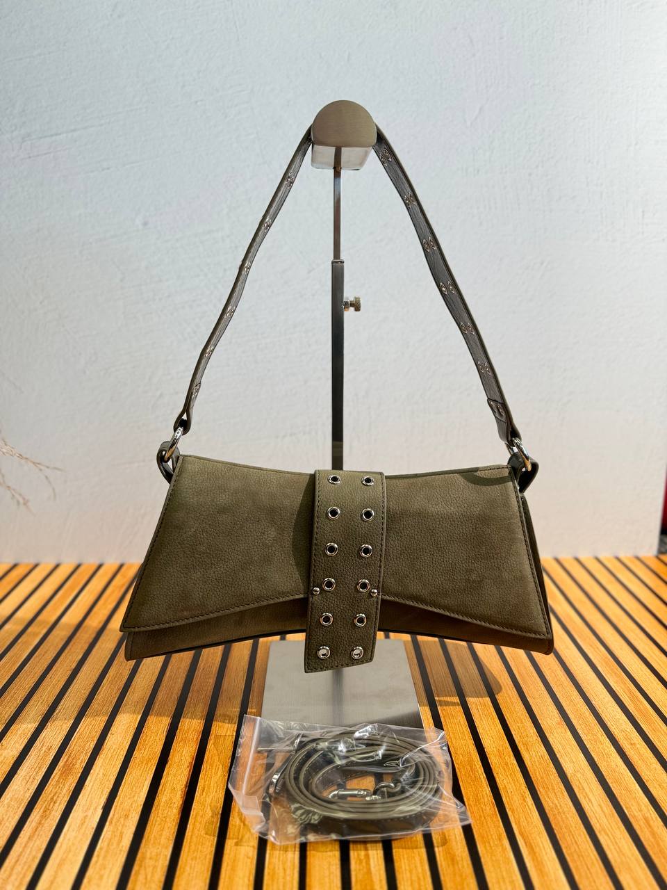 REBELLE Bag – Bold Elegance in Every Detail