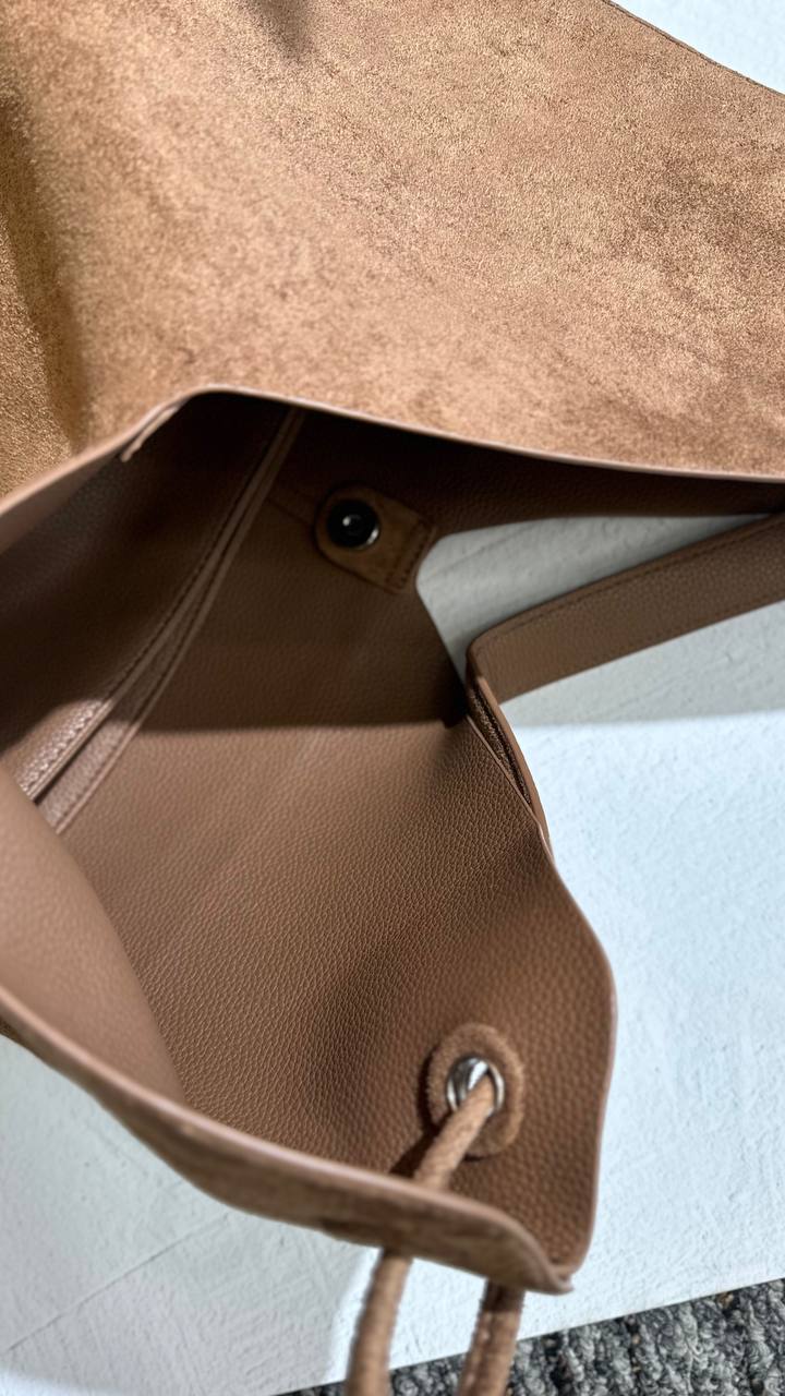 Elegance Naturelle – Suede Shopper with Leather Cosmetic Bag