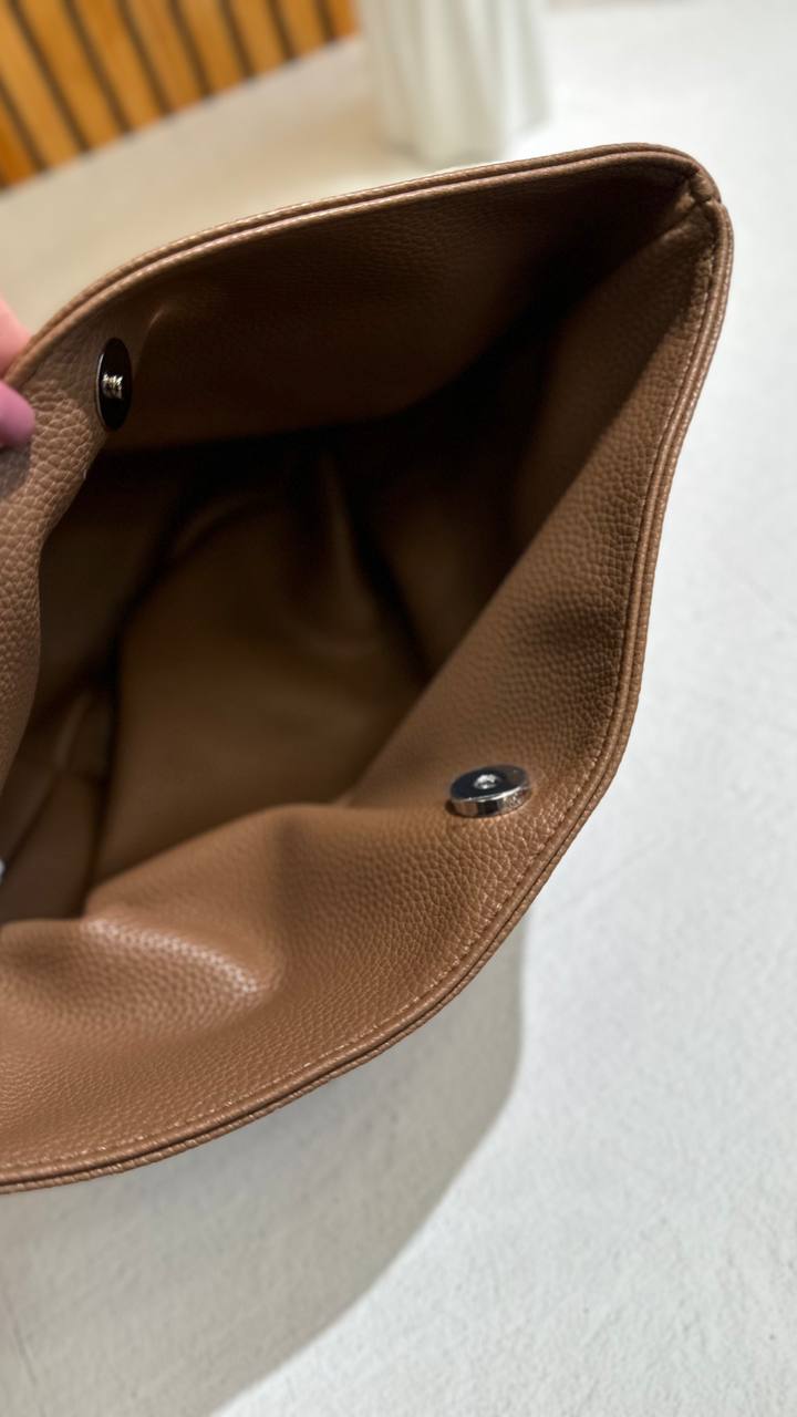 Elegance Naturelle – Suede Shopper with Leather Cosmetic Bag