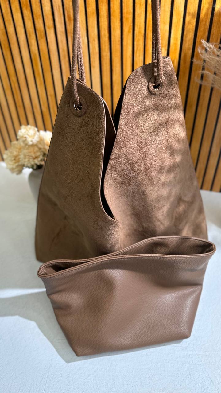 Elegance Naturelle – Suede Shopper with Leather Cosmetic Bag