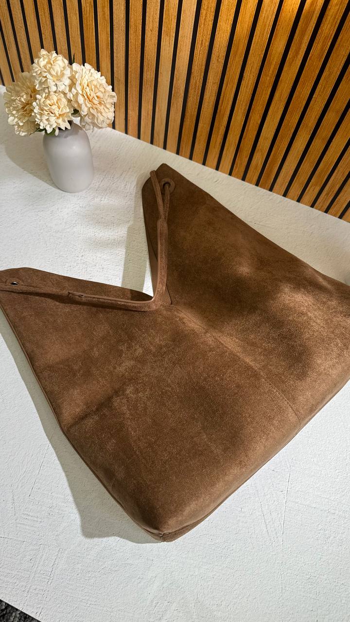 Elegance Naturelle – Suede Shopper with Leather Cosmetic Bag