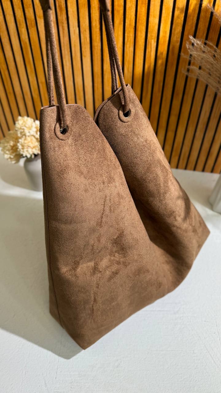 Elegance Naturelle – Suede Shopper with Leather Cosmetic Bag