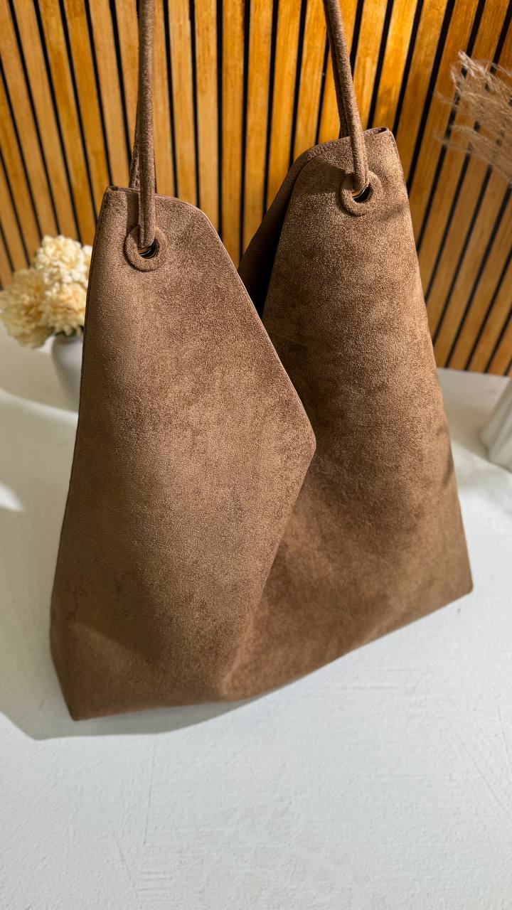 Elegance Naturelle – Suede Shopper with Leather Cosmetic Bag