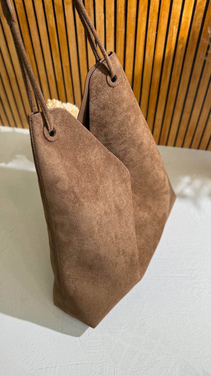 Elegance Naturelle – Suede Shopper with Leather Cosmetic Bag