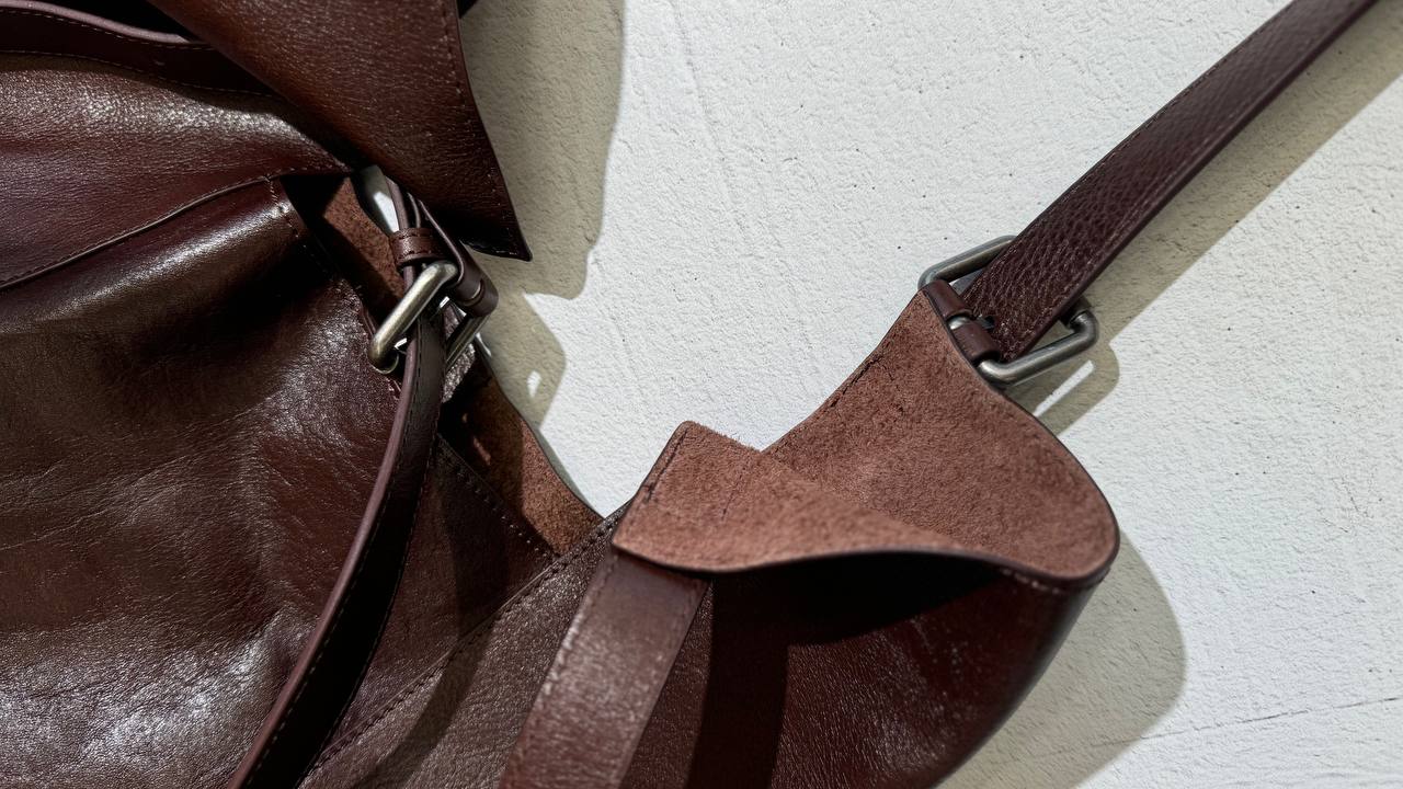 Metropolitan Luxe – Leather Shopper with Cosmetic Bag