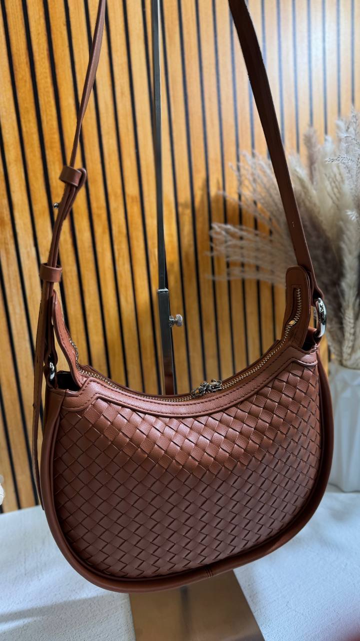 Hobo Bag “Eleganza” – Chic and Versatility in One Accessory