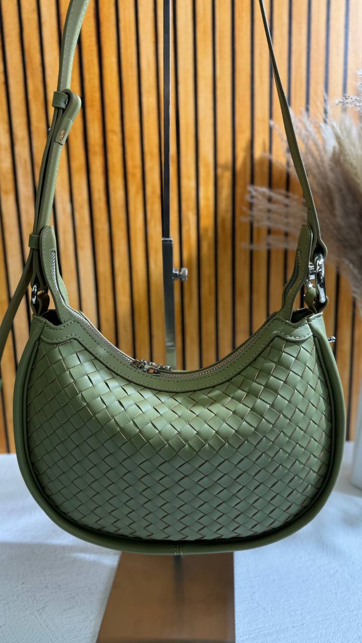 Hobo Bag “Eleganza” – Chic and Versatility in One Accessory