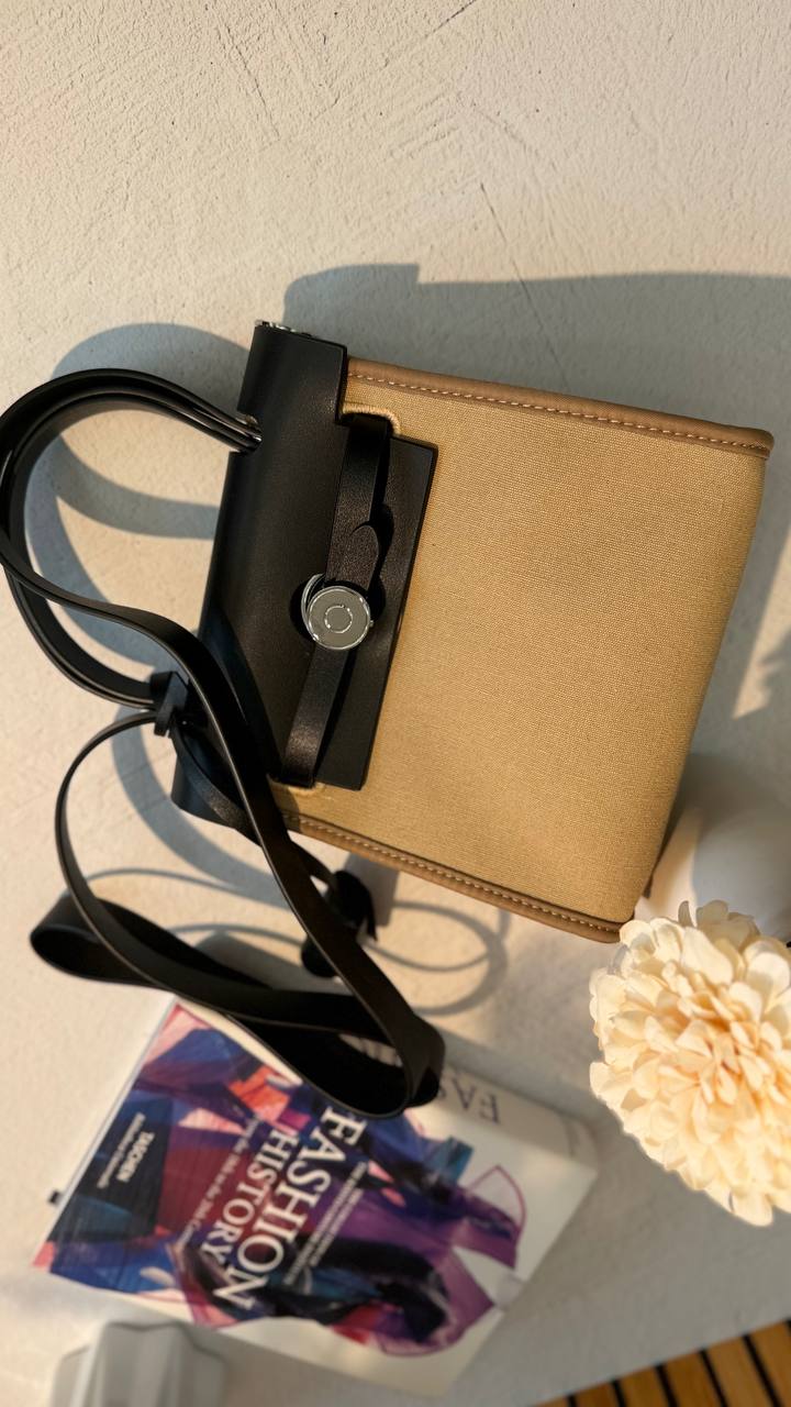 Bag “Chic Métropole” – A Stylish Balance of Leather and Textile