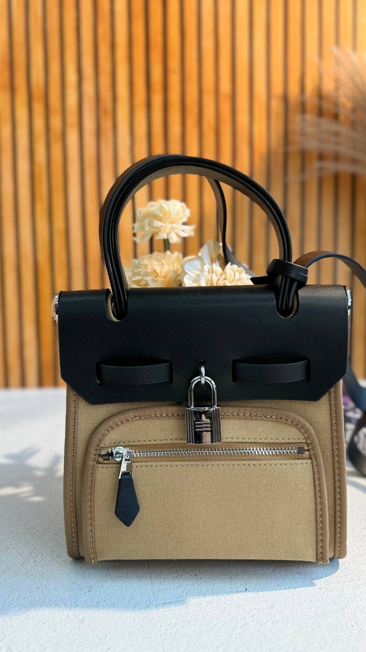 Bag “Chic Métropole” – A Stylish Balance of Leather and Textile