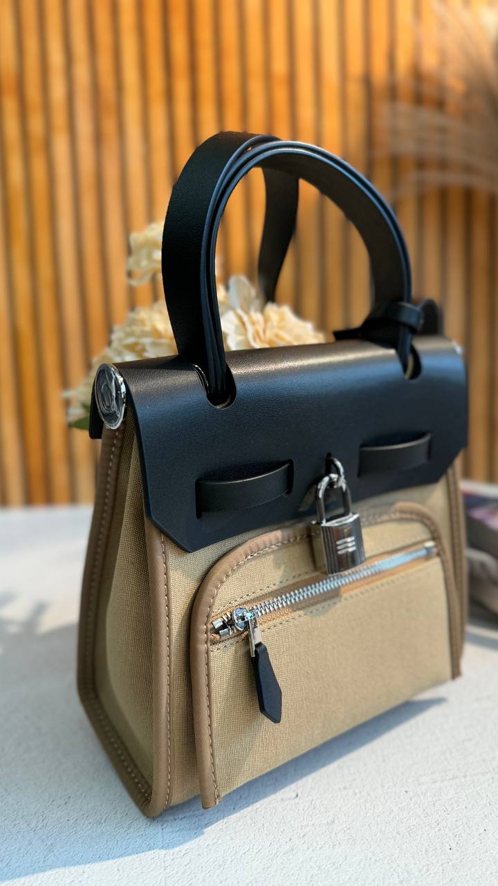 Bag “Chic Métropole” – A Stylish Balance of Leather and Textile