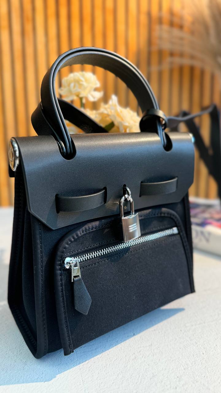 Bag “Chic Métropole” – A Stylish Balance of Leather and Textile