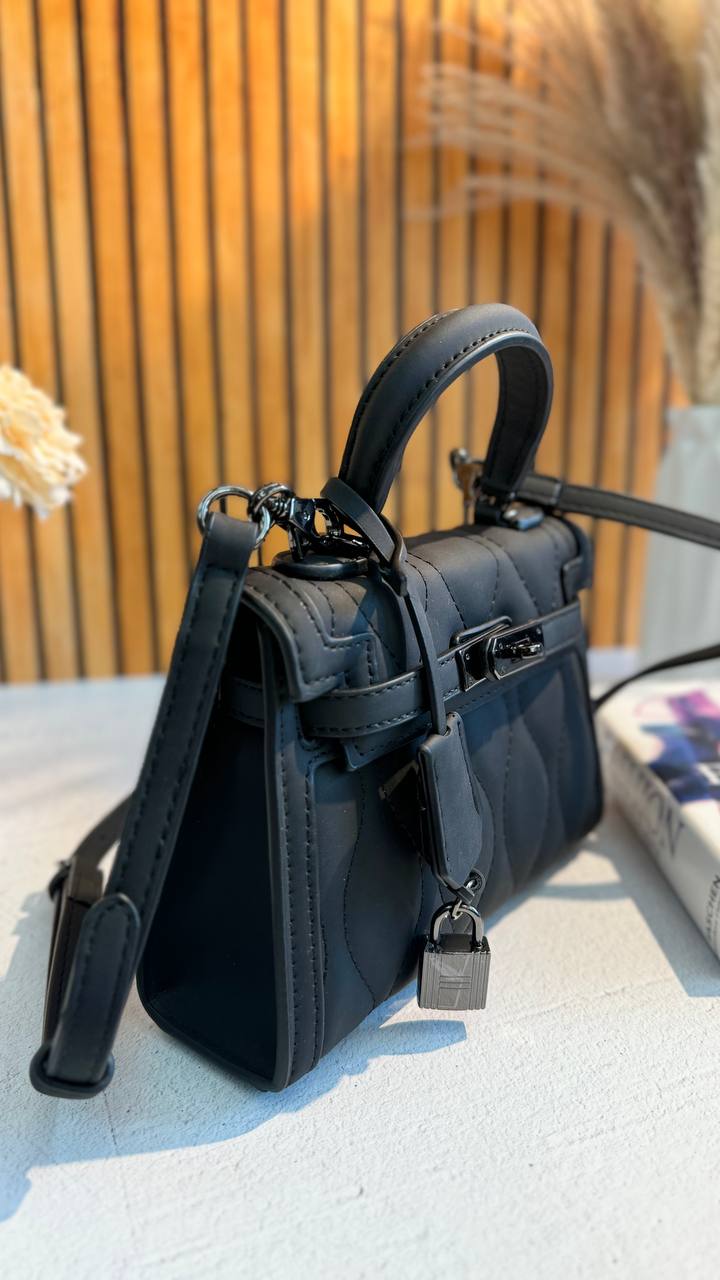 Noir Chic – Stylish Faux Leather Bag
