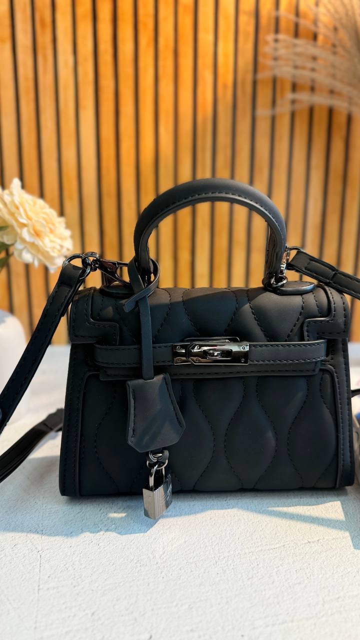 Noir Chic – Stylish Faux Leather Bag