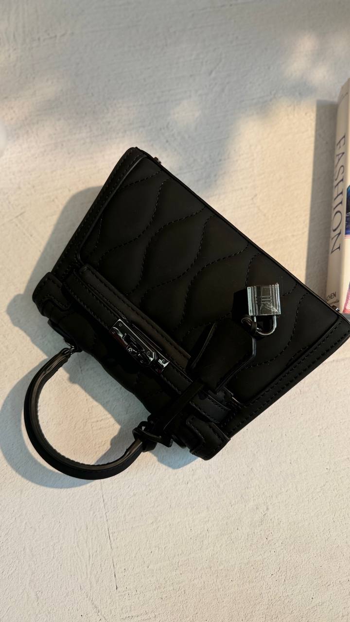 Noir Chic – Stylish Faux Leather Bag
