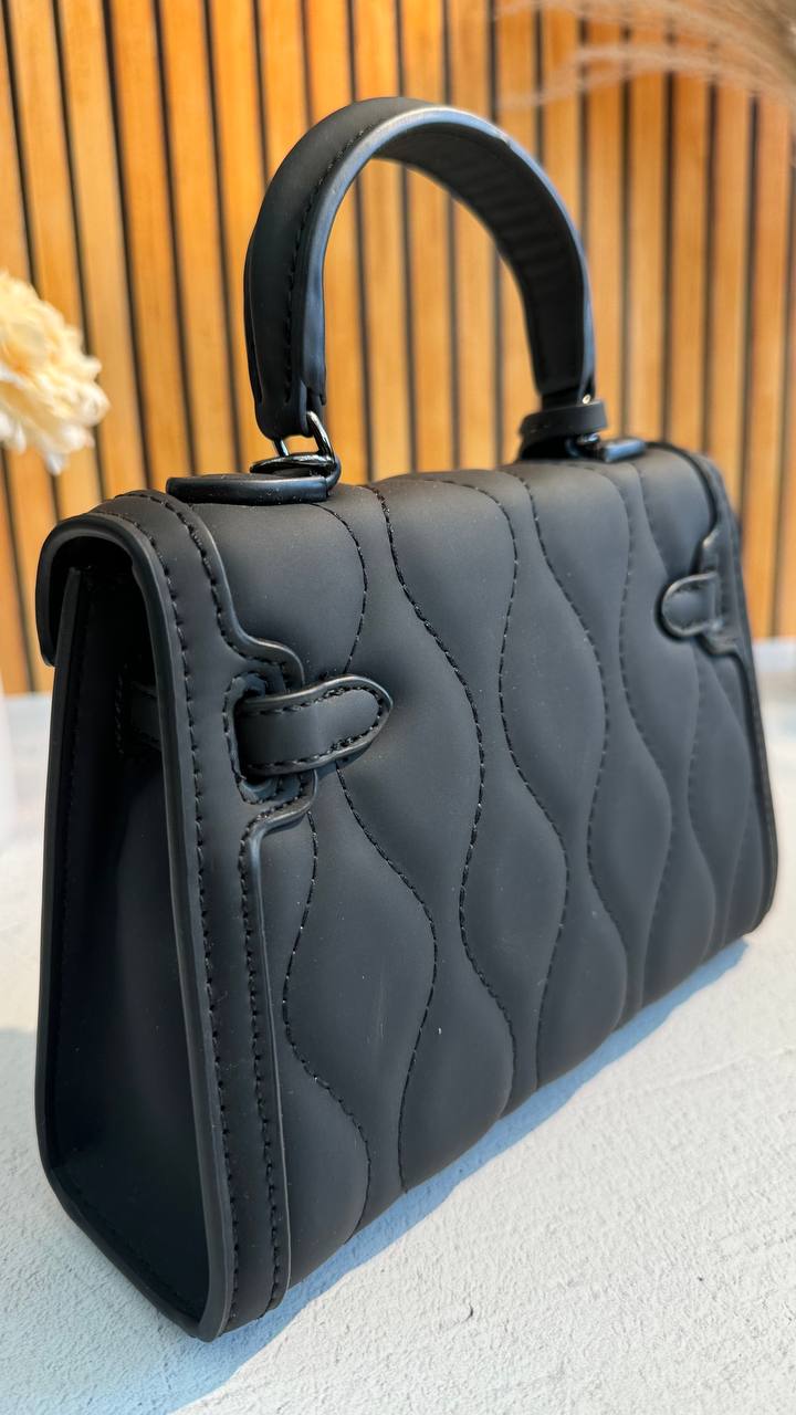Noir Chic – Stylish Faux Leather Bag