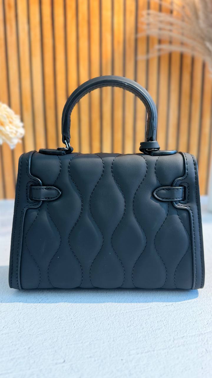 Noir Chic – Stylish Faux Leather Bag