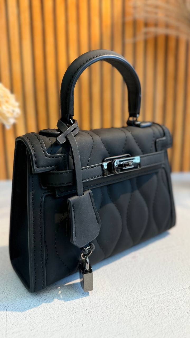 Noir Chic – Stylish Faux Leather Bag