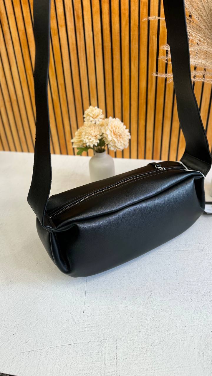 Elegant Leather Bag “Urban Charm”