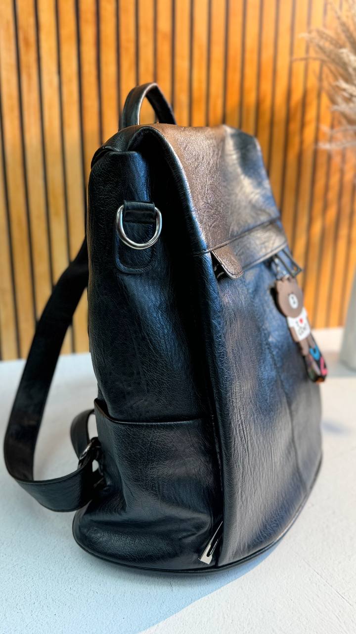 Genuine Leather Backpack “Urban Explorer” – Elegance and Functionality in One Accessory
