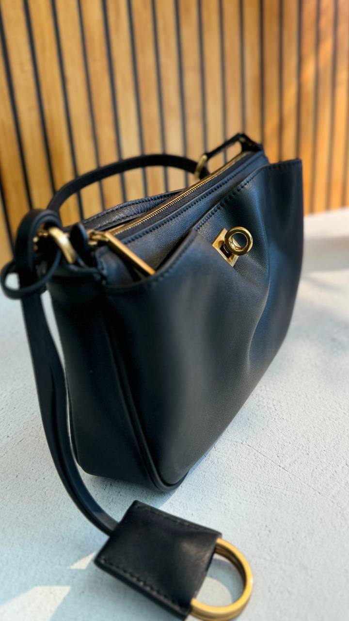 Luxury Leather Crossbody Bag – Timeless Elegance for Every Occasion