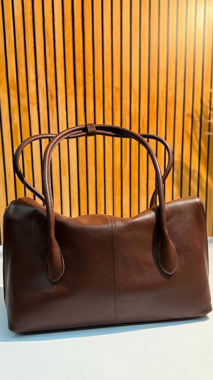 Timeless Voyager leather bag