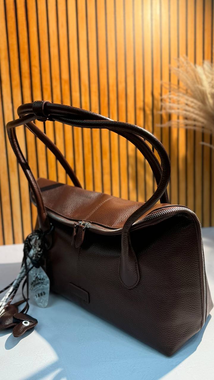 Timeless Voyager leather bag
