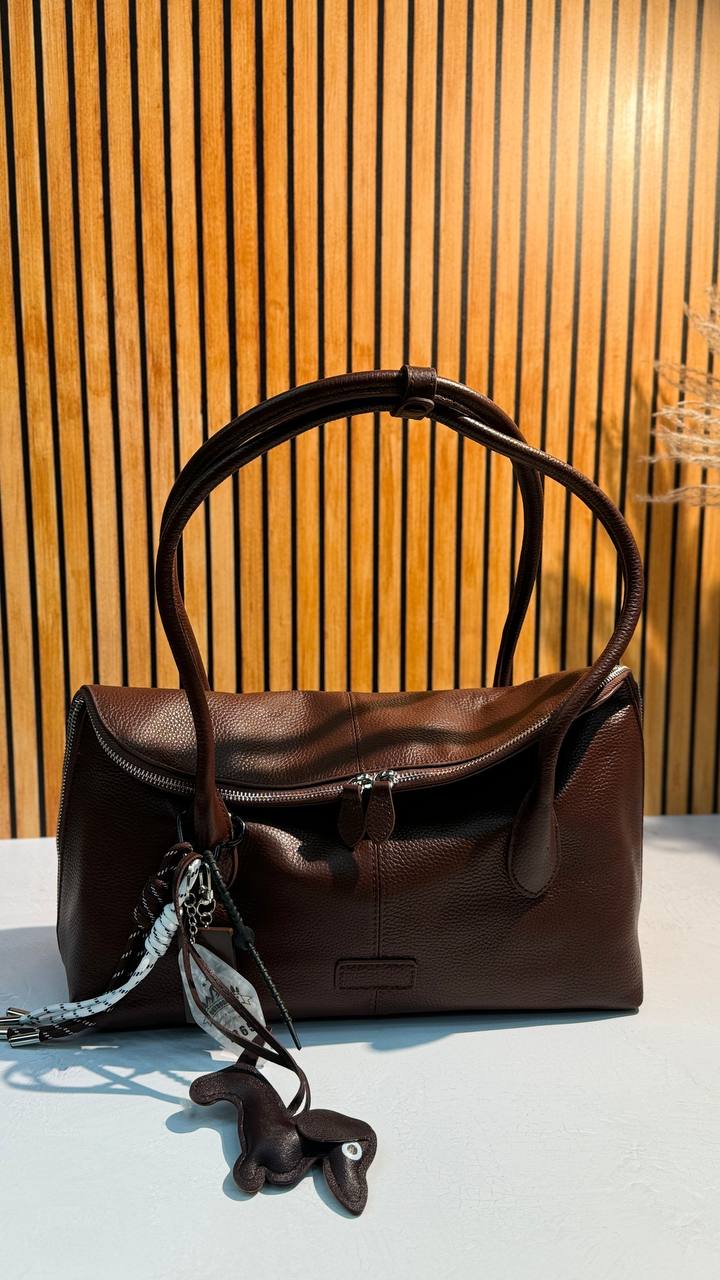 Timeless Voyager leather bag