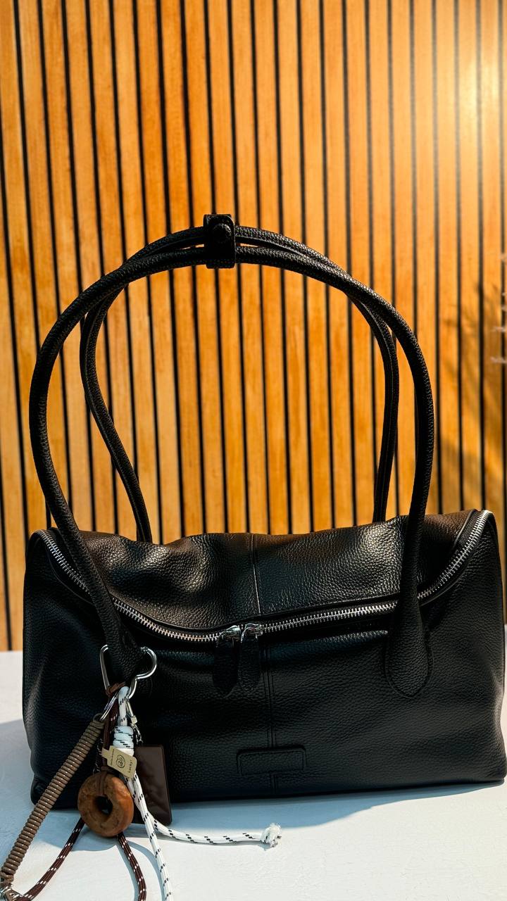 Timeless Voyager leather bag