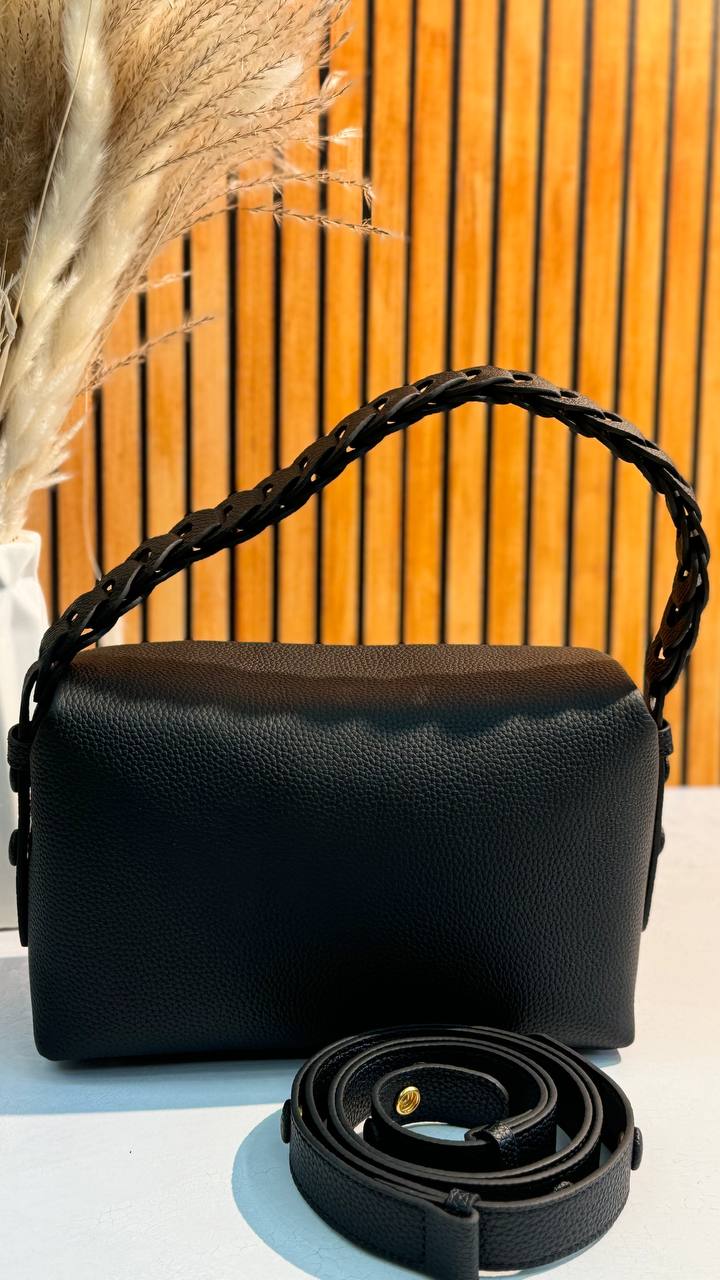 Modern Classic: Genuine Leather Handbag Elegance